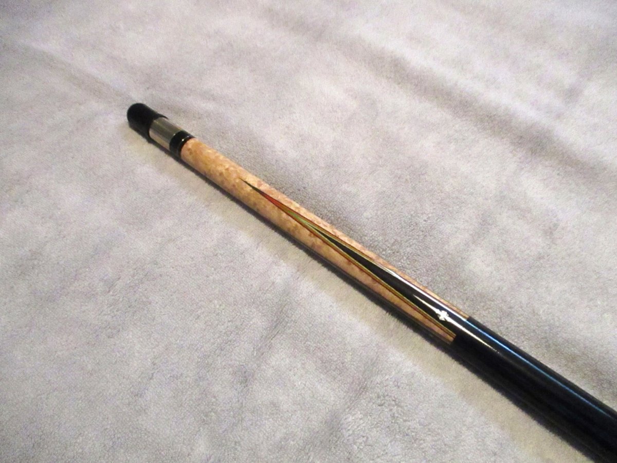 Very cool Meucci 95-17 Camel 8 Ball Classic tournament cue Very cool Meucci 95-17 Camel 8 Ball Classic tournament cue