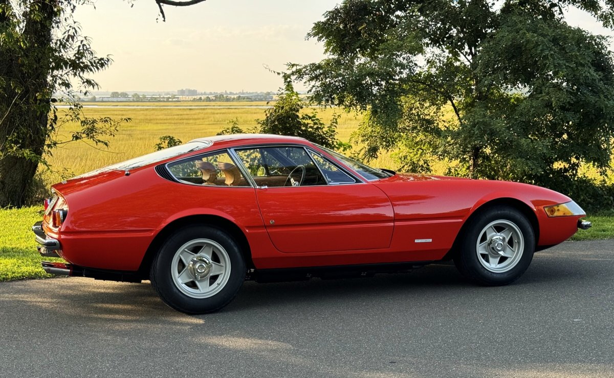 72-Ferrari-Daytona (060).jpg