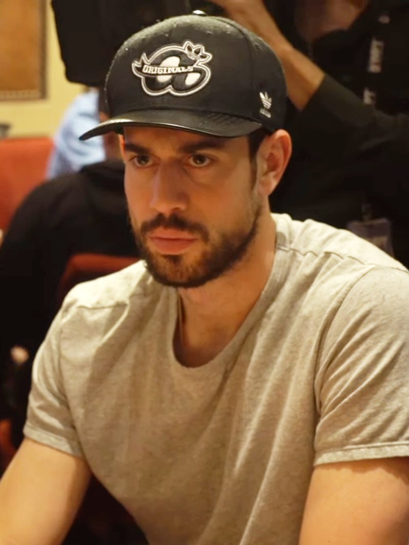800px-Nick_Schulman_2018.jpg
