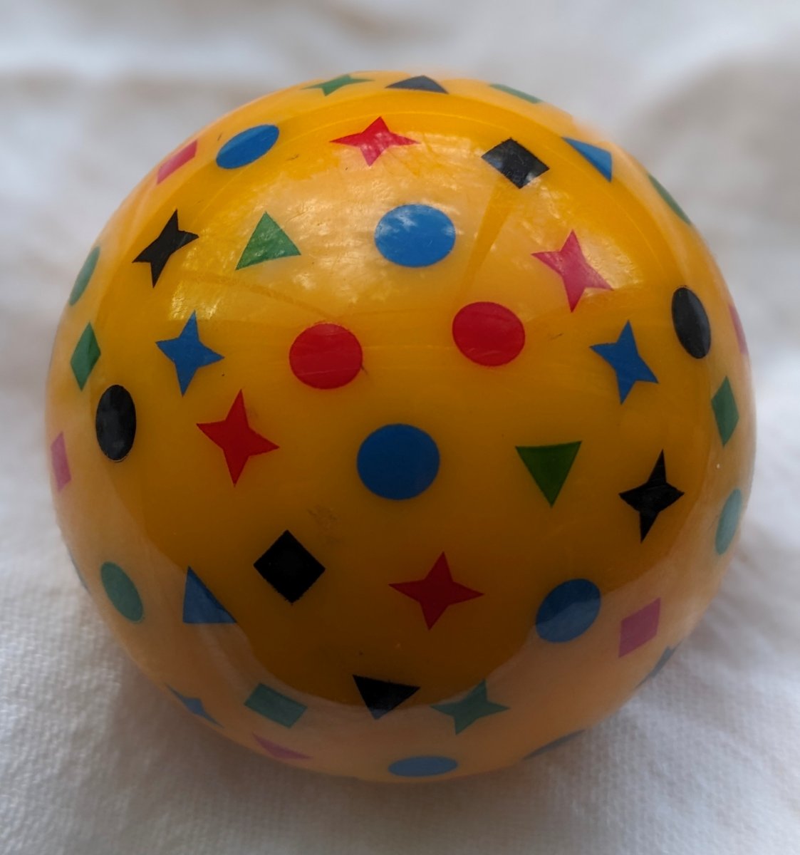 Cue Shots billiard ball.jpg