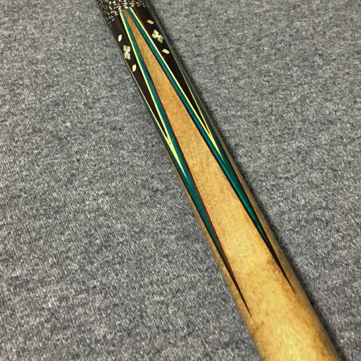 custom cue 2aaa.JPG