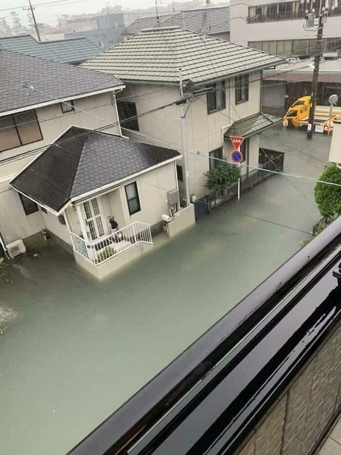 japan flood.jpg