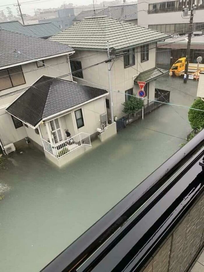 japan flood.jpg