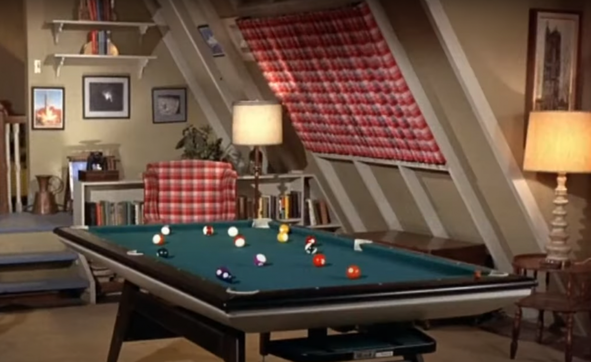 Mystery Pool Table.png