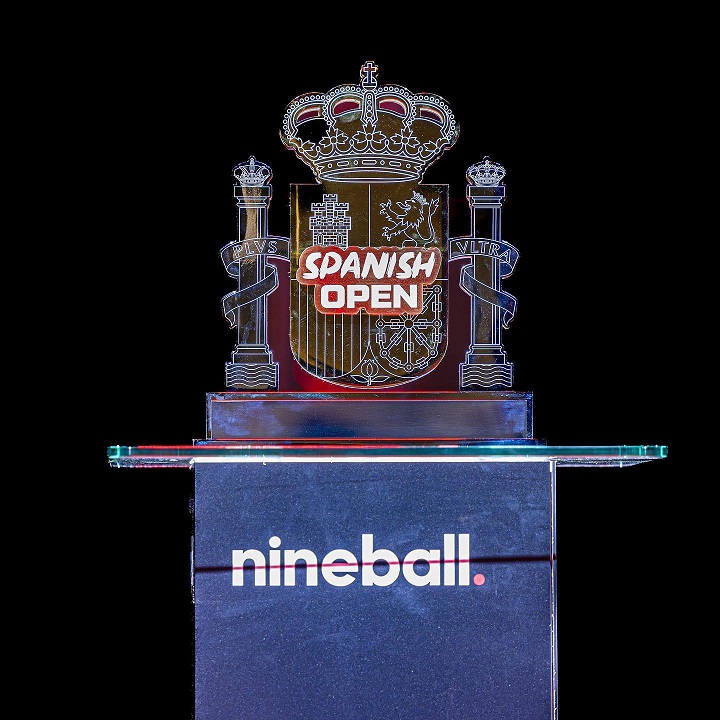 trophy1.jpg