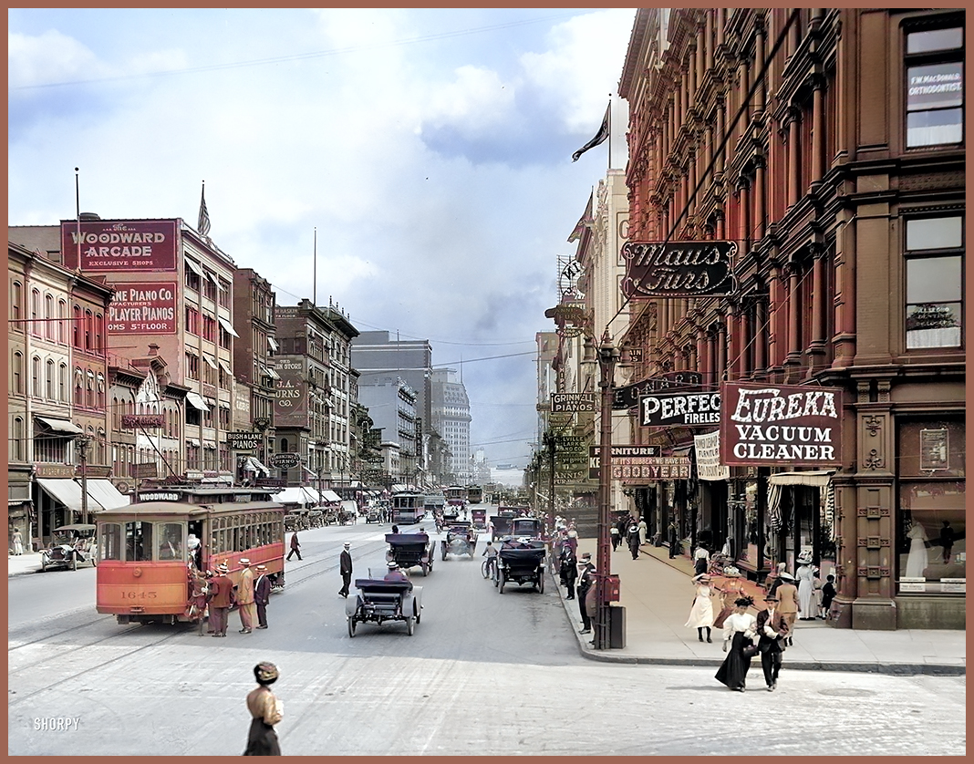Woodward Ave Detroit c 1912.jpg
