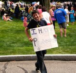 protester-hates-protesters.jpg