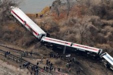 train-derailed-ny.jpg