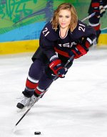 1391718496_alyssamilano_hockey-560.jpg