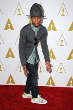 Pharrell-Williams-his-hat-walked-red-carpet.jpg