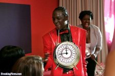 Flavor-Flav-Wearing-a-Clock-Around-His-Neck--39454.jpg