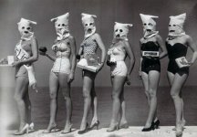 e831db6f7b6662ec2efbeab3d1ce4f48-creepy-old-photos-vintage-beach-photos.jpg