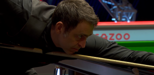 Ronnie Finals Players hitting ball on table.png