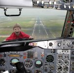 kid-on-plane-732350.jpg