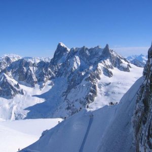 Aiguillearretefromafar