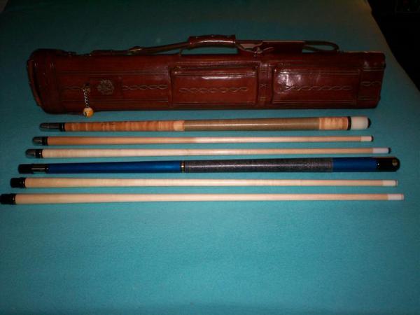 Adam JR-3 1978 Jim Rempe Esquire 
Sterling Break-Jump Cue with White Diamond Tips
Jack Justis 2X4 Tube case with Tip Tapper Pouch