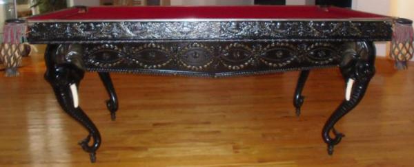 Akam elephant table