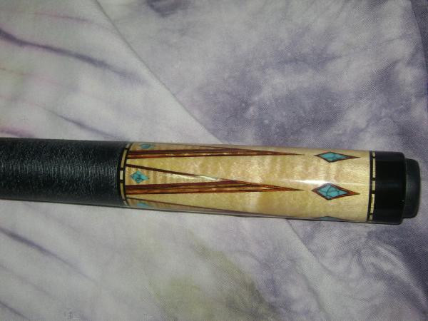 Butt:Curl Maple,6-points One sided, Inlay: Tiger Maple,Turqouise, Narra, Rings: Ebony, Wrapped: Irish Linen, Buttcap: Black Fibra