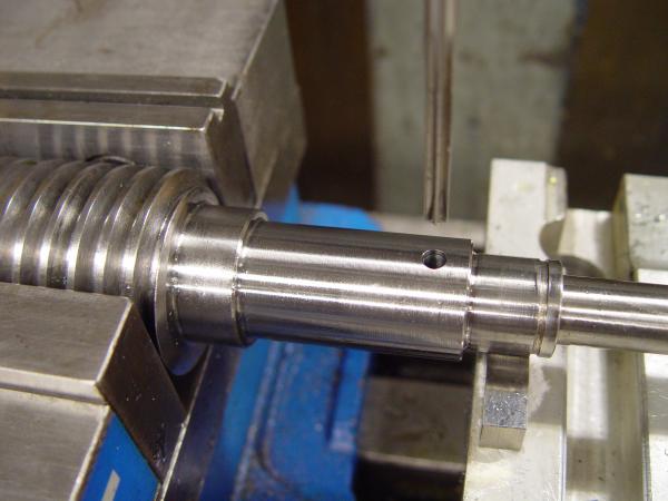 Drill and ream, for cross pin