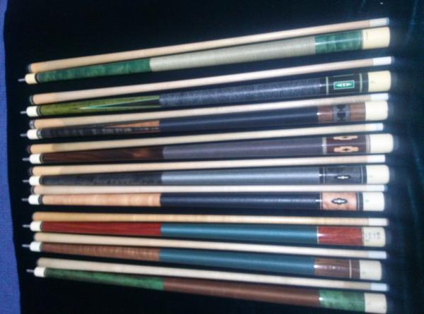 From left to right: D-1-2-3-6-6-10-11-17
Then 1 mali cue on far right, unknown model, guessing between 88-90 for the year.