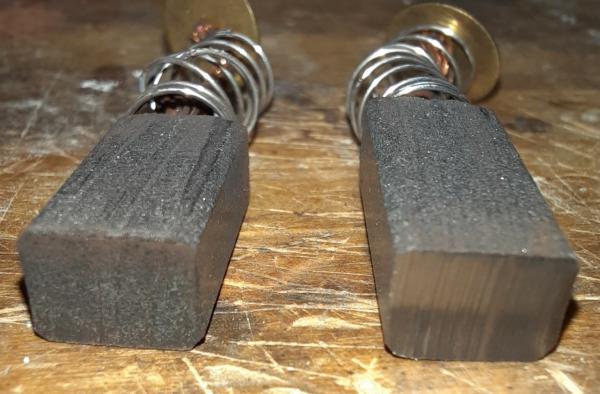 Left is the one with the broken spring.