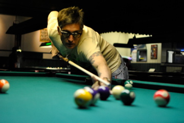 Malibu Mike Breaks up a Straight pool Rack