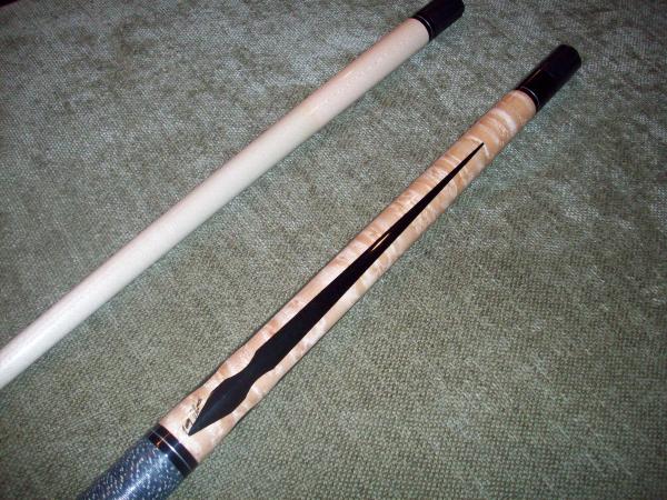 Olivier 1
This is the first Custom cue I ever owned
