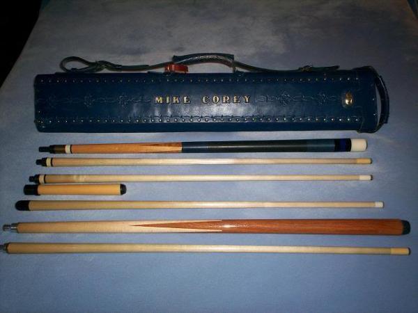 Palmer Model "A" extra shaft by Wayne Gunn with Micarta ferrule.
Wayne Gunn Sneaky Pete with Micarta ferrule
Home made Jump cue
1987 Custom Jay Flower