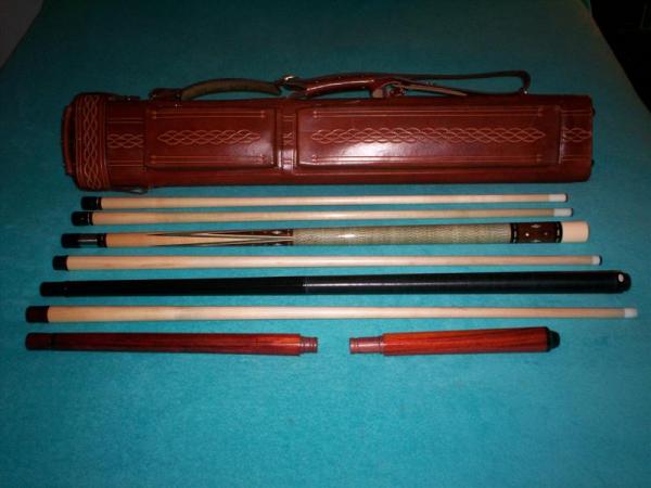 Palmer PB-8
Kaiser 2720 Break/Jump
Stealth AT-1 Jump cue with White Diamond tip
Justis 2X4 Long Pocket Tube case